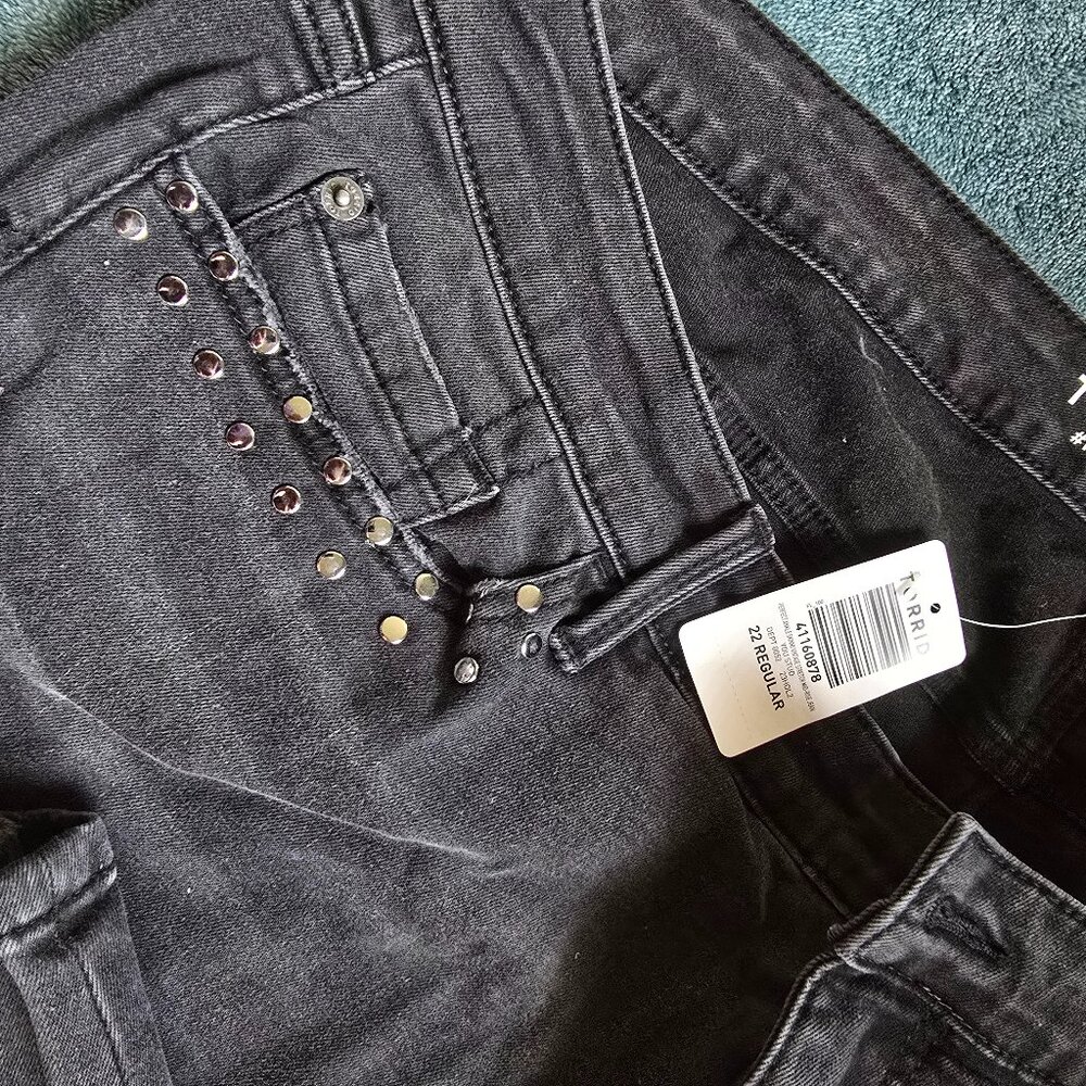 Skinny jeans with studs